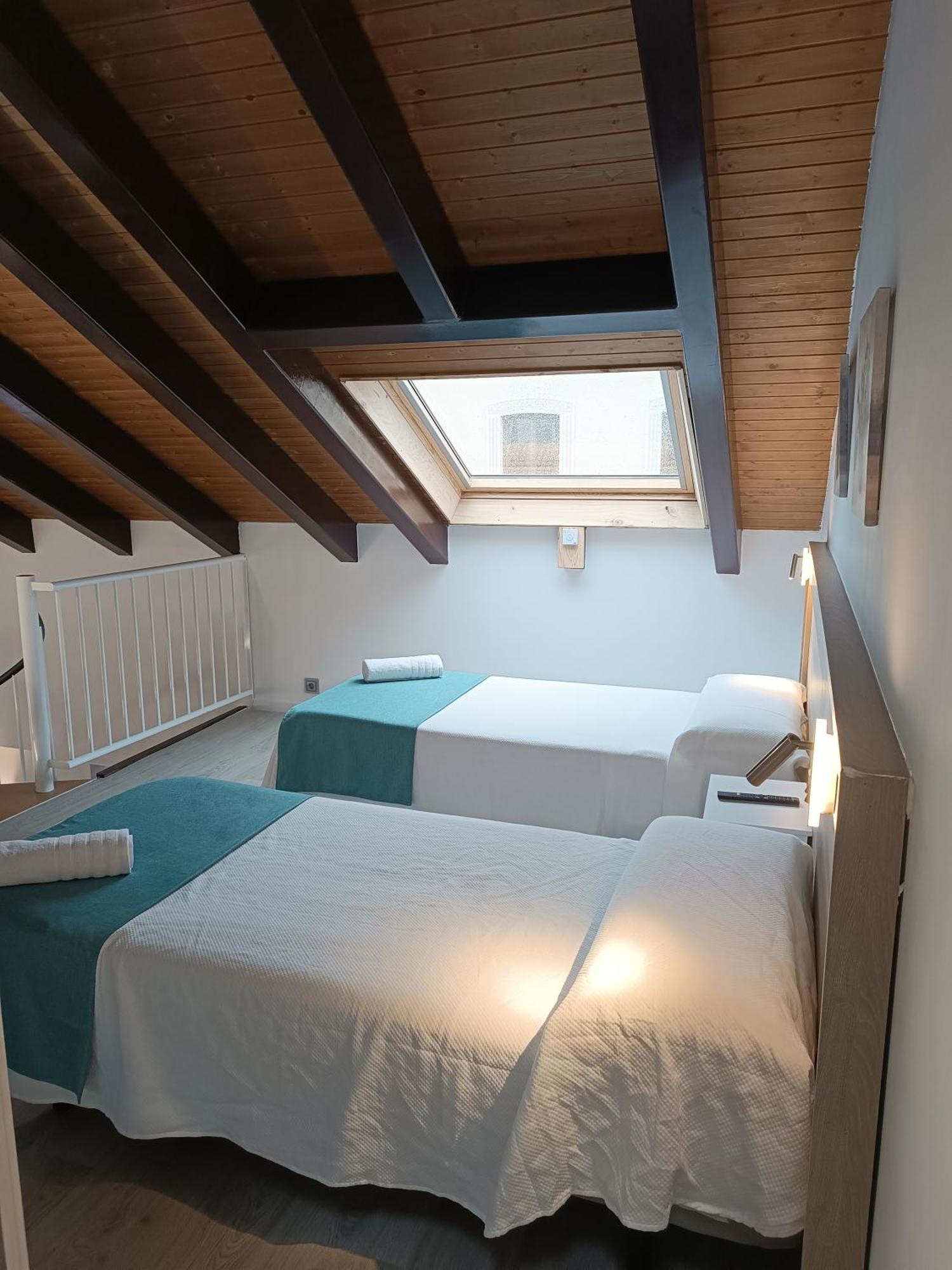 Apartamentos Turisticos Avila Puerta De Los Leales 1-2 Eksteriør billede