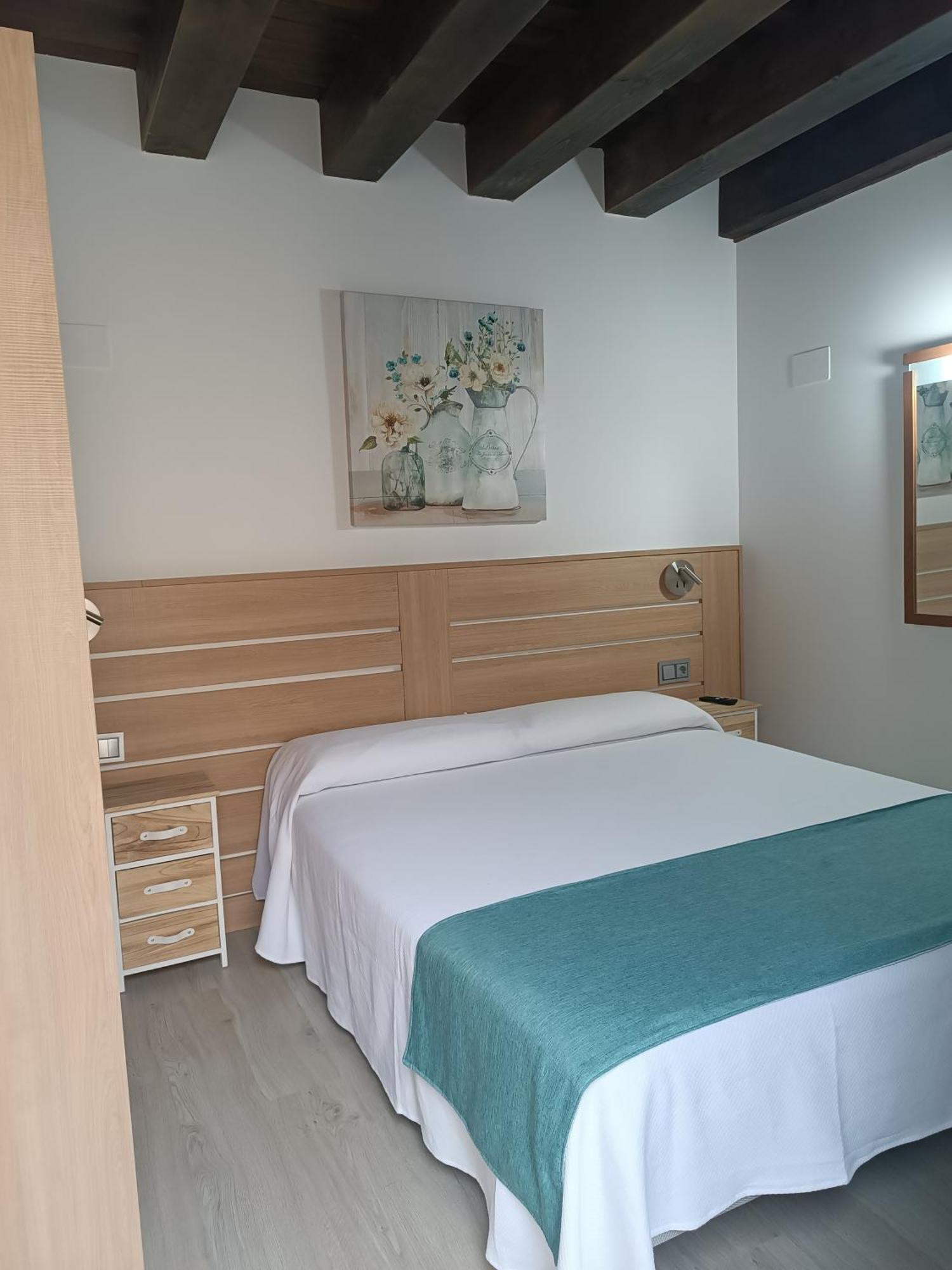 Apartamentos Turisticos Avila Puerta De Los Leales 1-2 Eksteriør billede